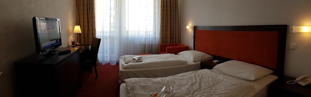 Hotel Nivy Братислава Экстерьер фото