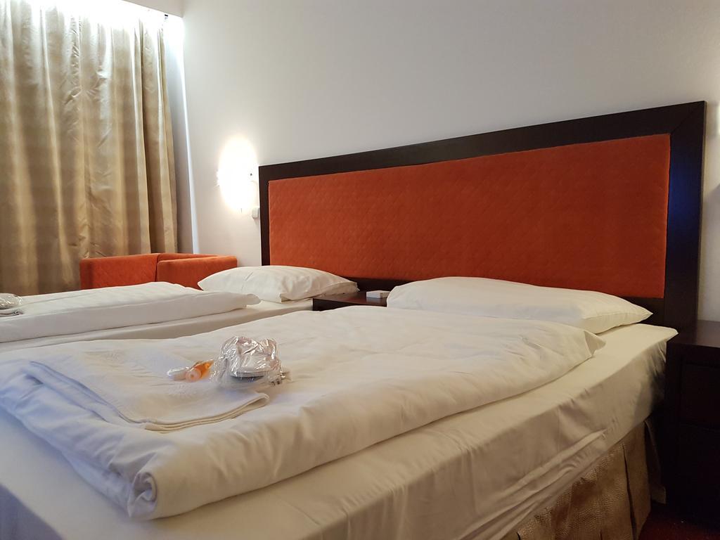 Hotel Nivy Братислава Экстерьер фото