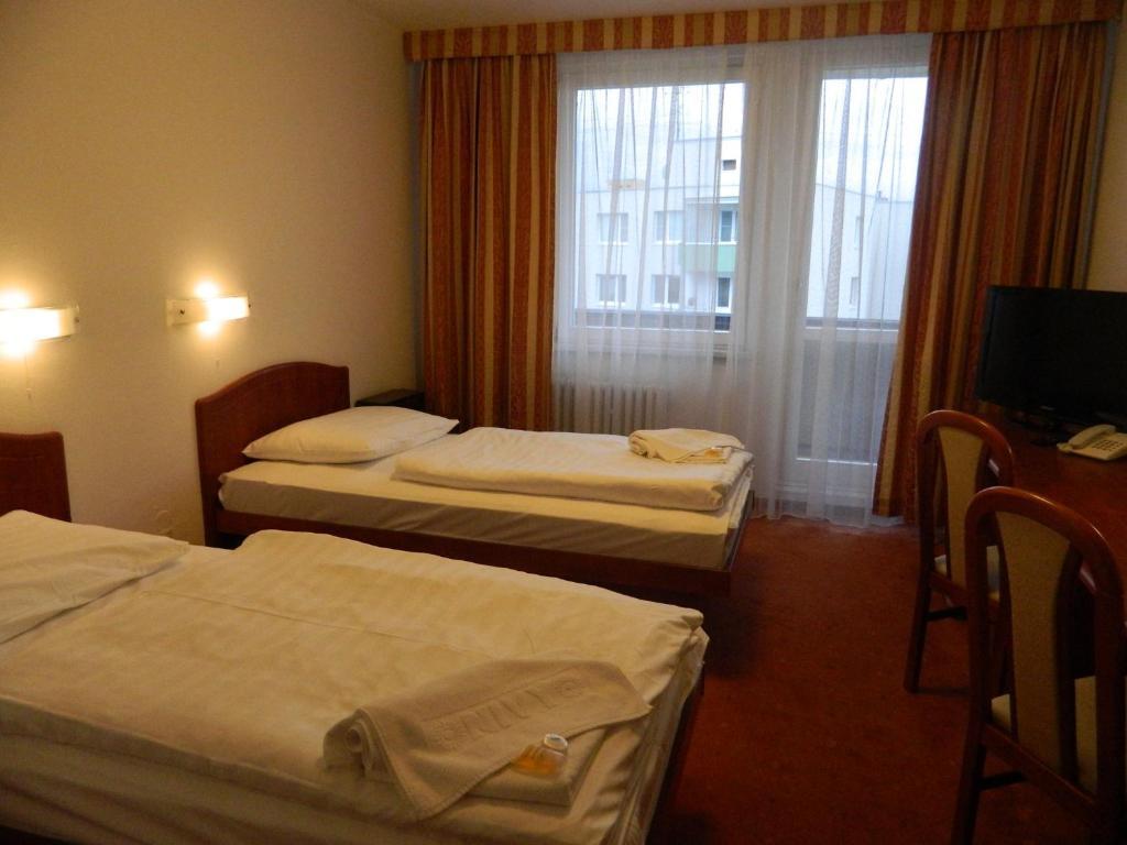 Hotel Nivy Братислава Экстерьер фото