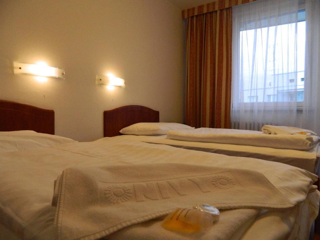 Hotel Nivy Братислава Экстерьер фото
