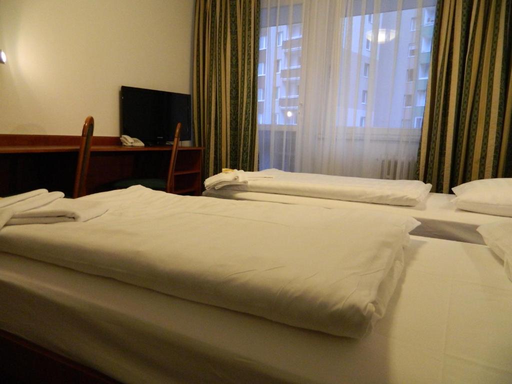 Hotel Nivy Братислава Экстерьер фото